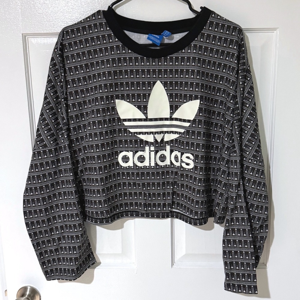 Adidas Originals Womens Cropped Sweatshirt Black White Trefoil Heart Pattern M - Picture 2 of 5